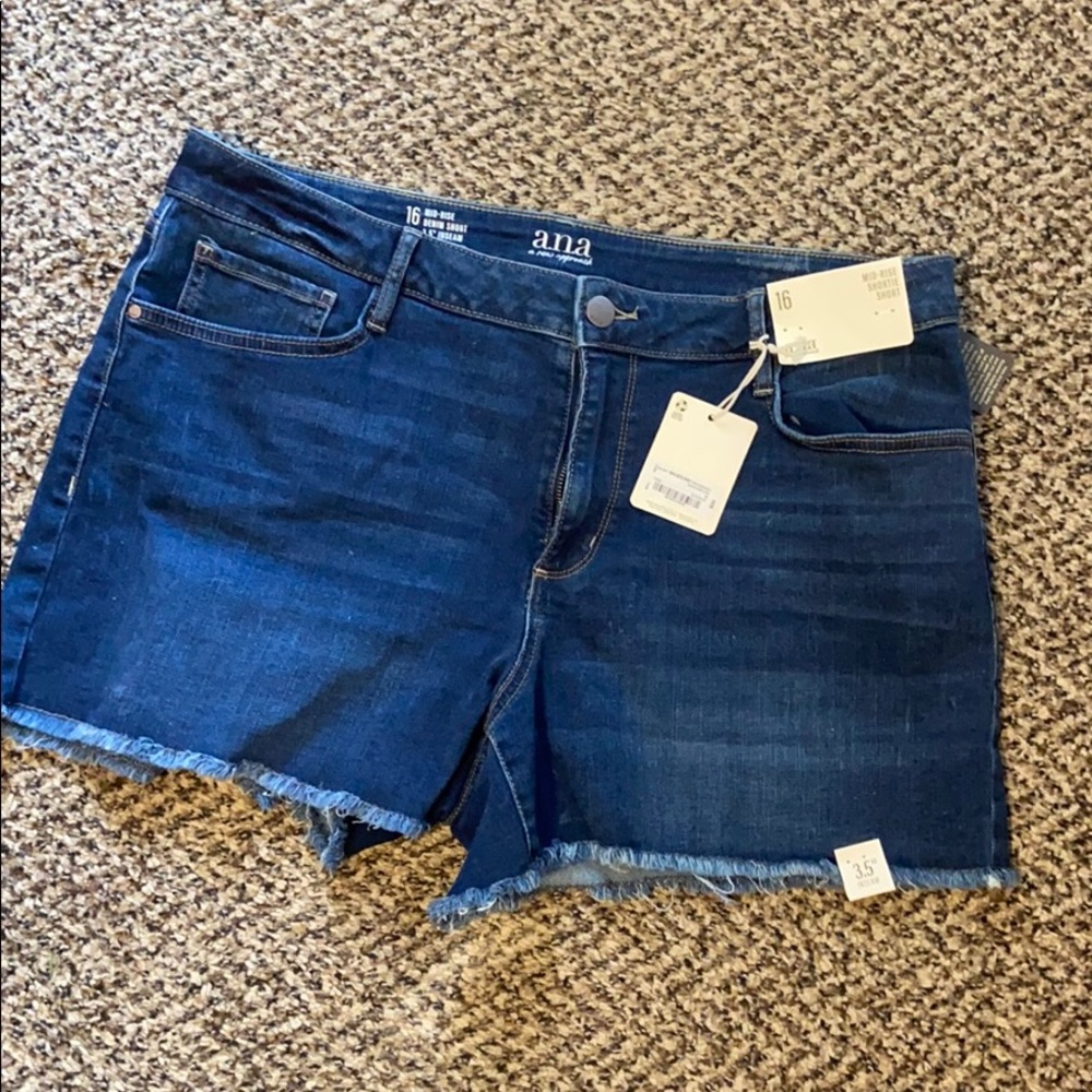 Shorts - Picture 1 of 2